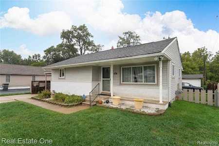 747 Hollister St Pontiac, MI 48340