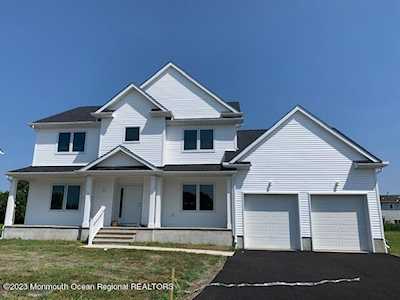 4 Ligotti Ct Howell, NJ 07731