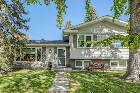 10 Lake Christina Close SE Calgary, AB T2J 2R9