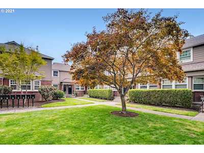 2555 NW Savier St #16 Portland, OR 97210