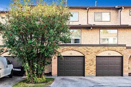 1011 Canterbury Dr SW #25 Calgary, AB T2W 2S8
