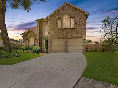 1415 Deer Knoll Ct Fresno, TX 77545
