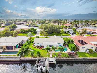 2044 Kansas Ave NE St. Petersburg, FL 33703