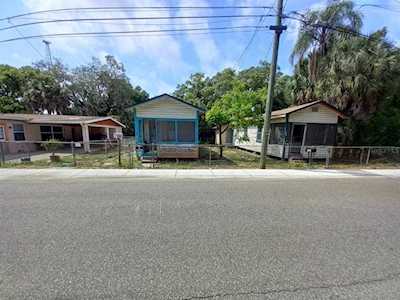 314 E Harrison St Tarpon Springs, FL 34689