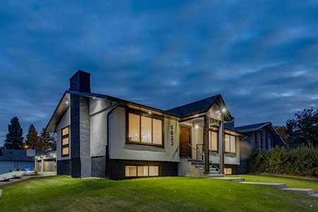 1023 Lake Arrow Way SE Calgary, AB T2J 3C2