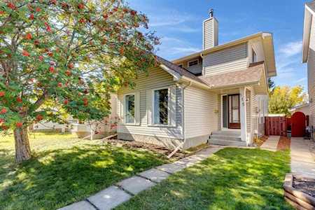 115 Woodglen Grove SW Calgary, AB T2W 4J9