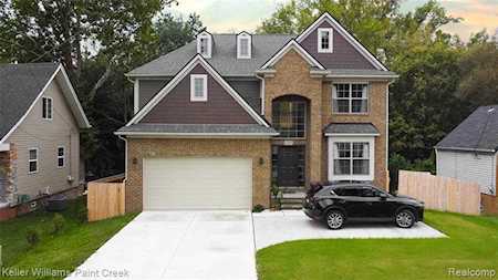 8382 Clinton River Rd Sterling Heights, MI 48314