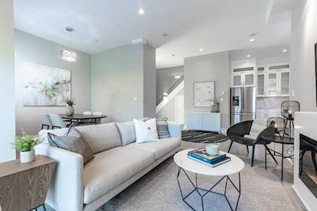 4782 Knight Street Vancouver, BC V5N 3N2