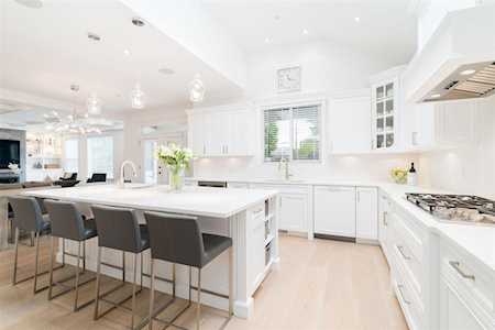 7169 Arbutus Street Vancouver, BC V6P 5S9