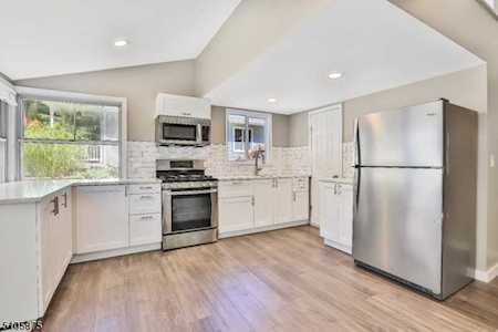 5 Rockwood Trl Kinnelon Boro, NJ 07405