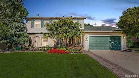 18485 Valleyview St Riverview, MI 48193