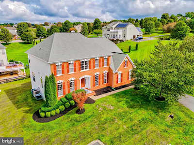 5574 Jamisons Farm Dr Warrenton, VA 20187