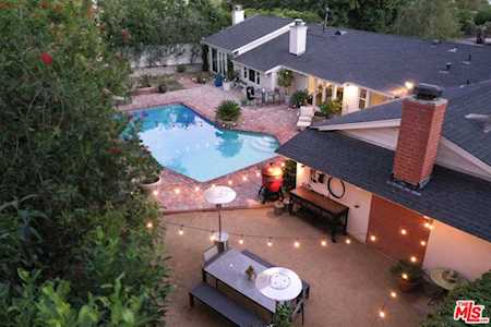 20601 Dumont St Woodland Hills, CA 91364