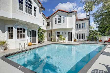 1321 Bayview Dr #6 Fort Lauderdale, FL 33304