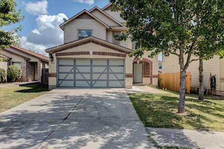 5613 Thunder Gulch DR Del Valle, TX 78617