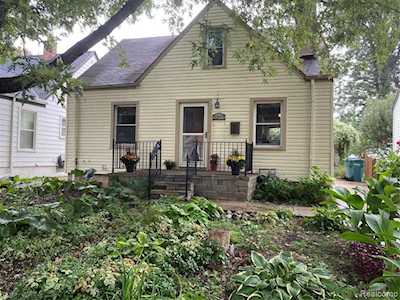 3377 Edgewood St Dearborn, MI 48124