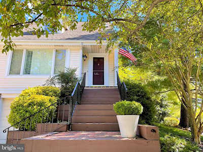 25 Marsh Woods Ln Wilmington, DE 19810