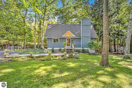 7560 Peaceful Valley Road Williamsburg, MI 49690