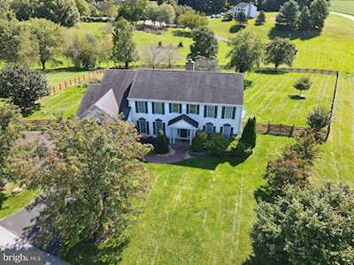 16 Horseshoe Ln Shenandoah Junction, WV 25442