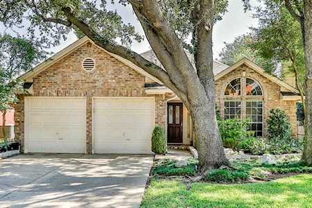 2706 Canterbury Street Euless, TX 76039