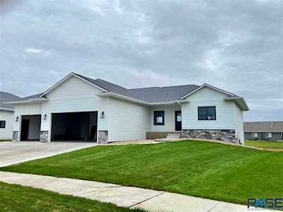 2305 E Mary Moore Dr Tea, SD 57064