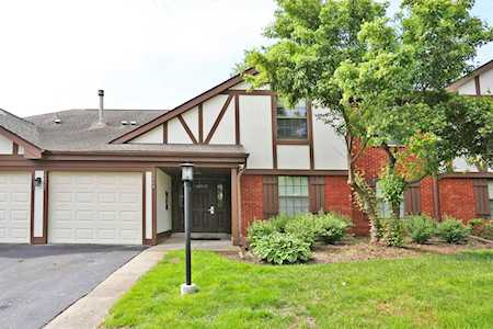 1223 Sandhurst Ct #B2 Schaumburg, IL 60193