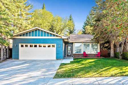 156 Oakchurch Place SW Calgary, AB T2V 5B4