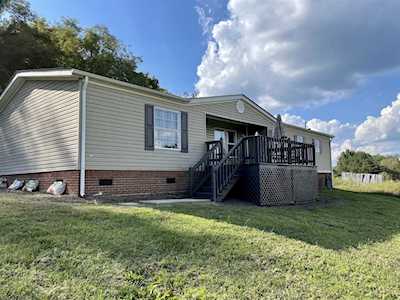 1912 Preacher Holt Rd Mount Pleasant, TN 38474