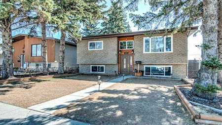 4604 Namaka Crescent NW Calgary, AB T2K 2H6