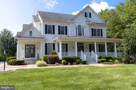 797 Thomas Run Dr Great Falls, VA 22066