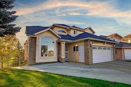 129 Coral Shores Bay NE Calgary, AB T3J 3J6
