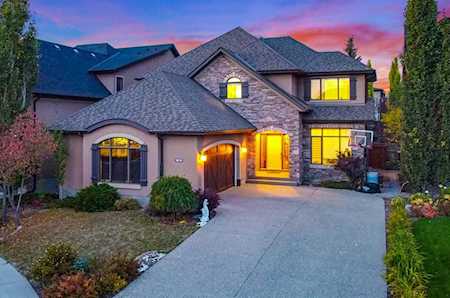 38 Aspen Meadows Heath SW Calgary, AB T3H 5Z6