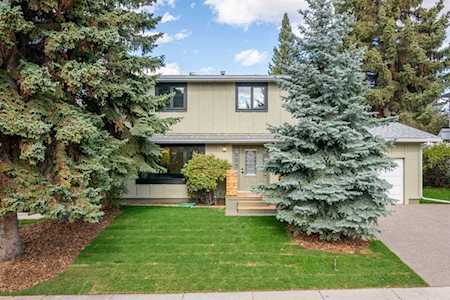 1808 104 Ave SW Calgary, AB T2W 0A8