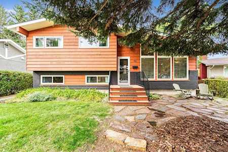 88 Bennett Crescent NW Calgary, AB T2L 1R1