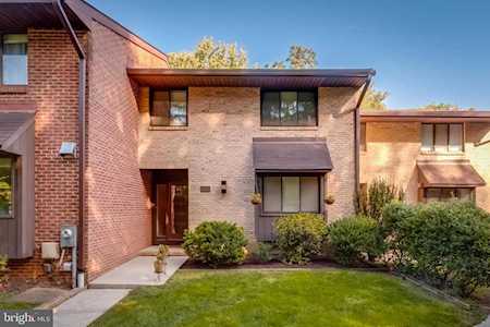 2255 Chapel Valley Ln Lutherville Timonium, MD 21093