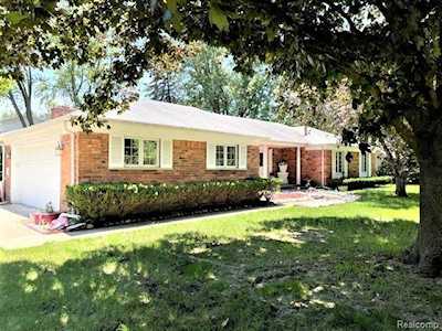 429 Bella Vista Dr Grand Blanc Twp, MI 48439