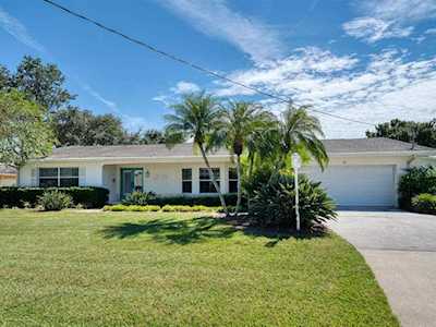 17 Hibiscus Rd Belleair, FL 33756