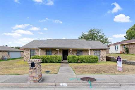 1315 Sequoia Drive Desoto, TX 75115