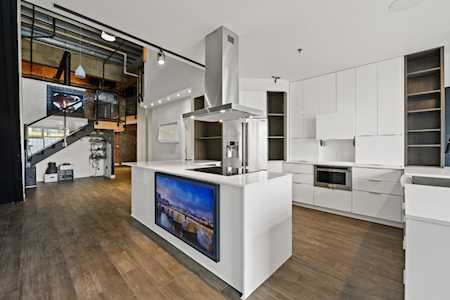 1212 E Pender Street Vancouver, BC V6A 1W8