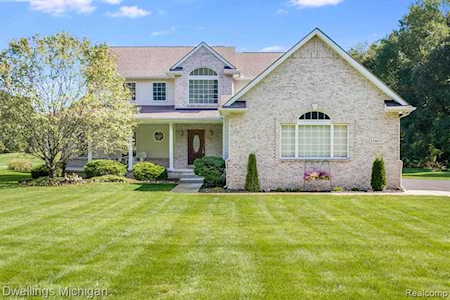 1346 Courtney Ct Hartland Twp, MI 48353