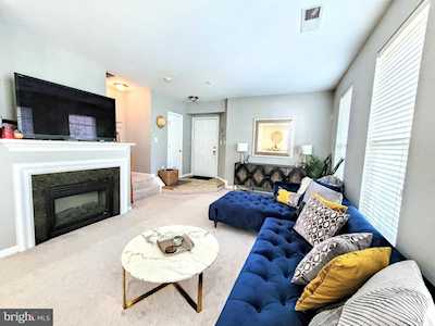 5054 Donovan Dr #101 Alexandria, VA 22304
