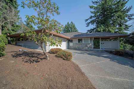 4880 Headland Drive West Vancouver, BC V7W 2Z3