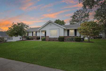 1831 Rockmoor Dr Chesterfield, MO 63017