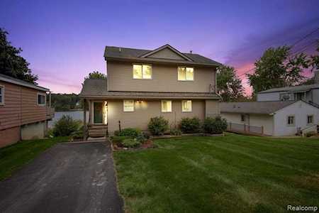 11368 Norway Dr Hartland Twp, MI 48353