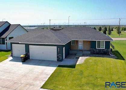 5705 E Mahogany Cir Sioux Falls, SD 57110