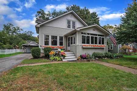 325 S 3rd St Brighton, MI 48116