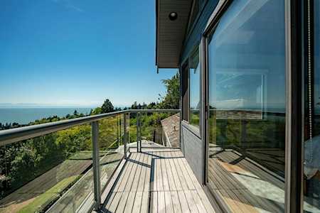 2324 Queens Avenue West Vancouver, BC V7V 2Y6