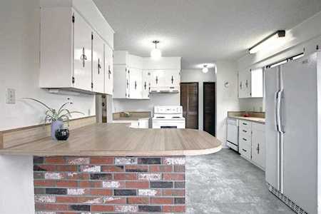 66 Dalhousie Crescent NW Calgary, AB T3A 2H8