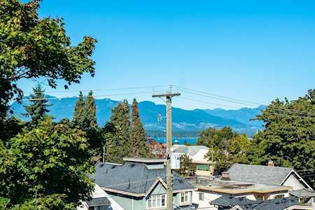 4131 W 11th Avenue Vancouver, BC V6R 2L5