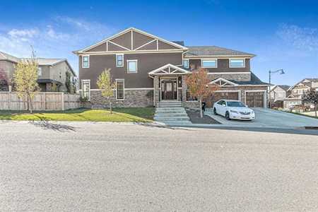 123 Aspenshire Dr SW Calgary, AB T3H 0P6